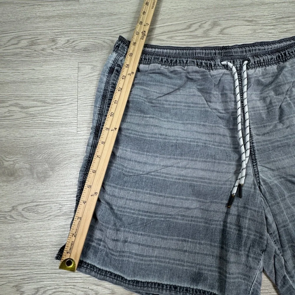 Vineyard Vines Mens Swim Trunks Gray Large Striped Board Shorts‎ Drawstring